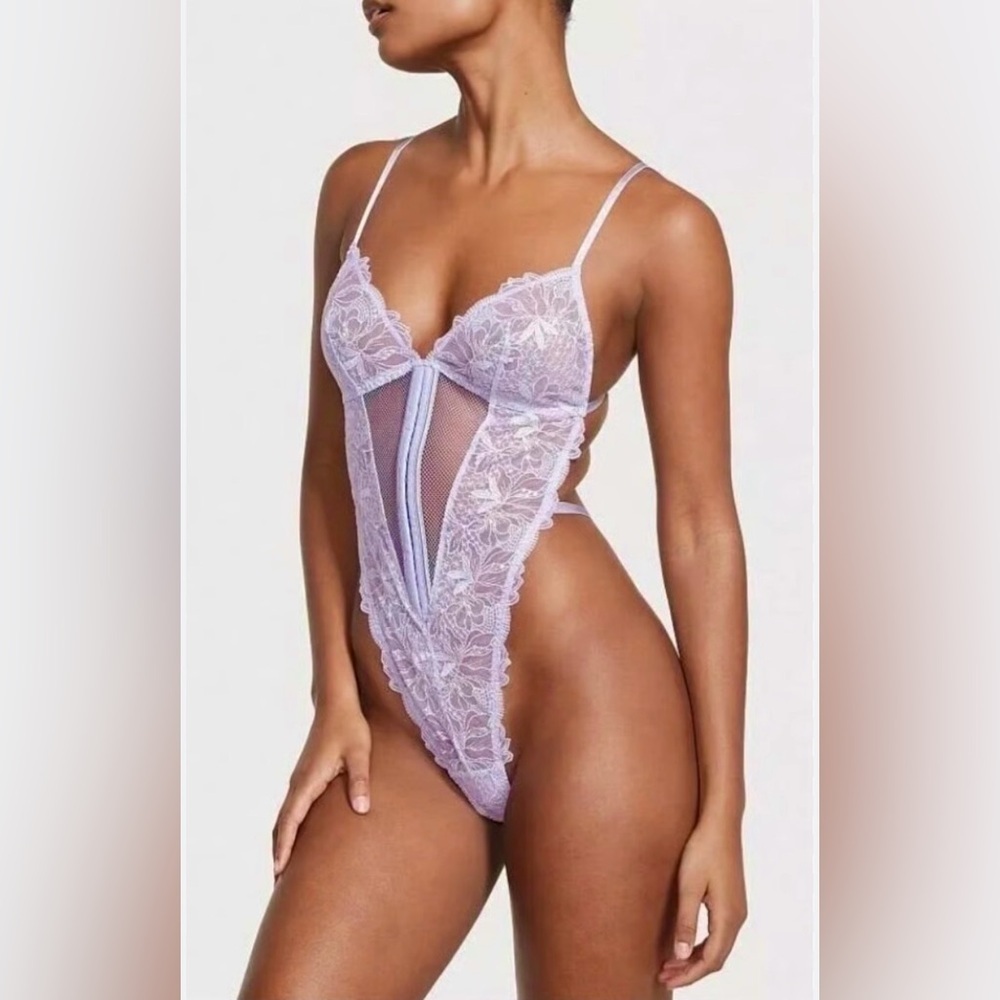 🆕Victoria's Secret - Very Sexy Floral Embroidered Unlined Lace Thong Teddy